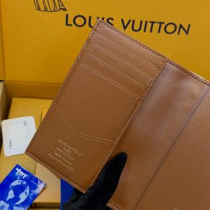 320¥ Premium Full-Steel Wallet, Authentic Design, Top-Grain Cowhide Leather, 163 Dynamic, Boutique-Style Packaging, Complete Set as Pictured: Packaging, Certificate of Authenticity, Copper Electronic Tag, Gift Bag! M26059 Red